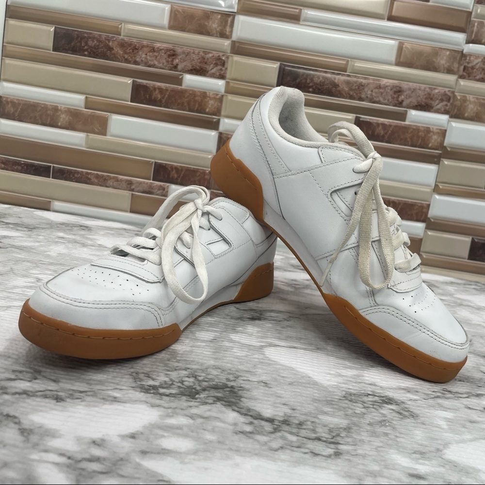 Reebok White Low Top Casual Sneakers Gum Sole Men’s Size 7